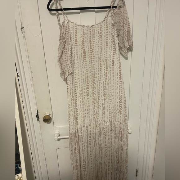 Off the shoulder BCBG dress - Picture 5 of 5